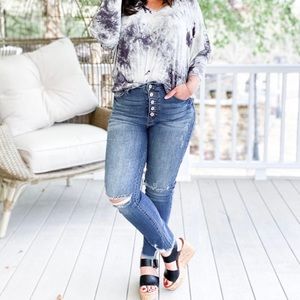 NWT KANCAN HIGH RISE BUTTON FLY SLIGHTLY DISTRESSED JEANS IN SIZE 1 (Size 24)